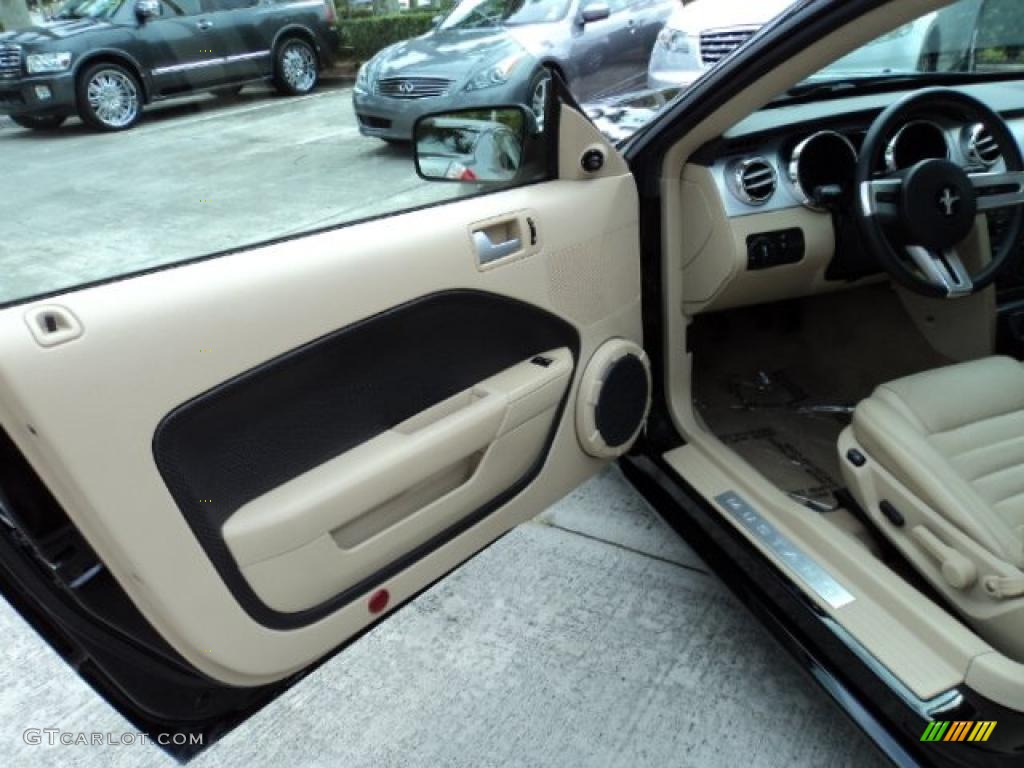 2005 Mustang GT Premium Coupe - Black / Medium Parchment photo #16