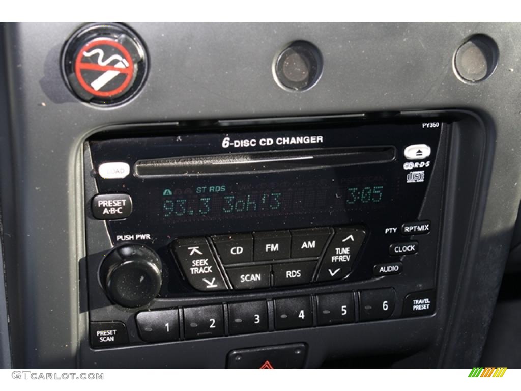2002 Nissan Xterra XE V6 SC 4x4 Controls Photo #42608304