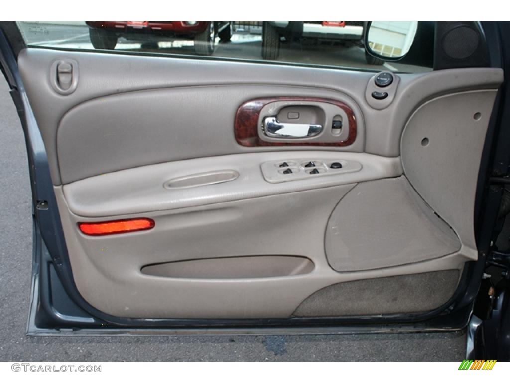 2003 Chrysler Concorde LXi Taupe Door Panel Photo #42609200