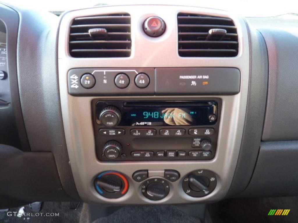 2006 Chevrolet Colorado Extended Cab 4x4 Controls Photo #42610124