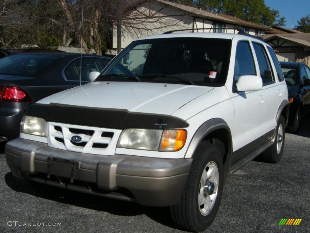 White Kia Sportage