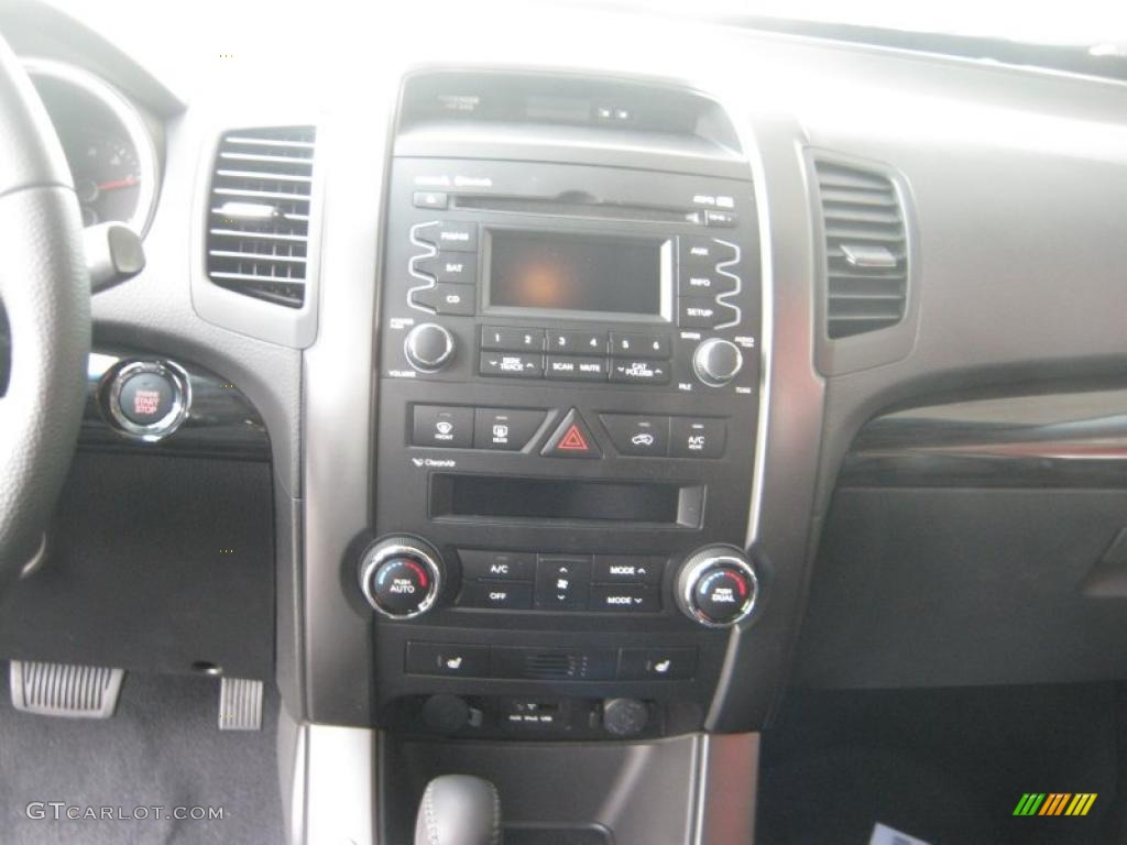 2011 Kia Sorento EX V6 Controls Photo #42616300