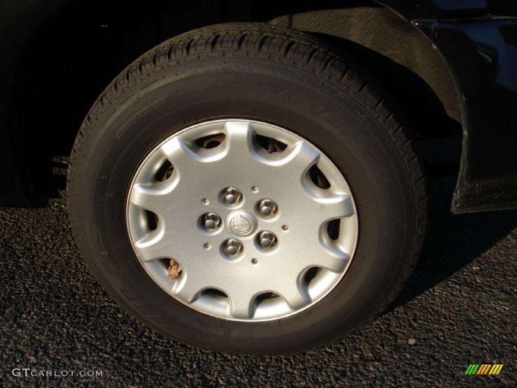 2004 Chrysler Town & Country LX Wheel Photo #42618600