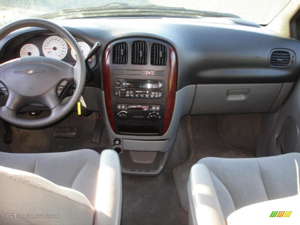 2004 Town & Country LX - Brilliant Black Crystal Pearlcoat / Medium Slate Gray photo #13