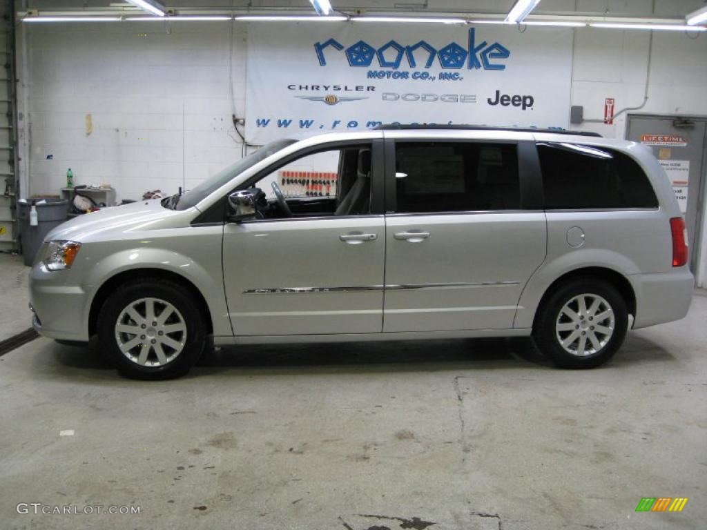 Bright Silver Metallic Chrysler Town & Country