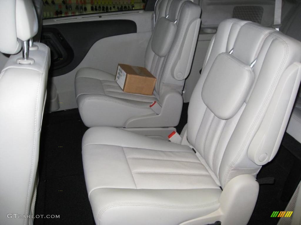 Black/Light Graystone Interior 2011 Chrysler Town & Country Touring - L Photo #42625336