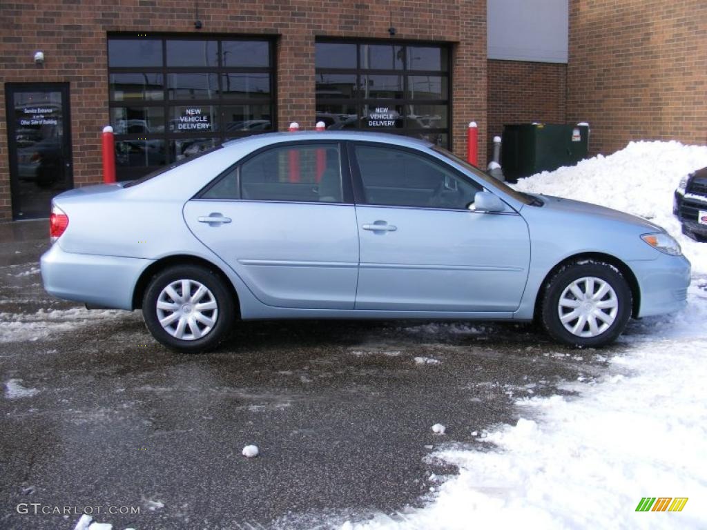 2005 Camry LE - Sky Blue Pearl / Gray photo #2