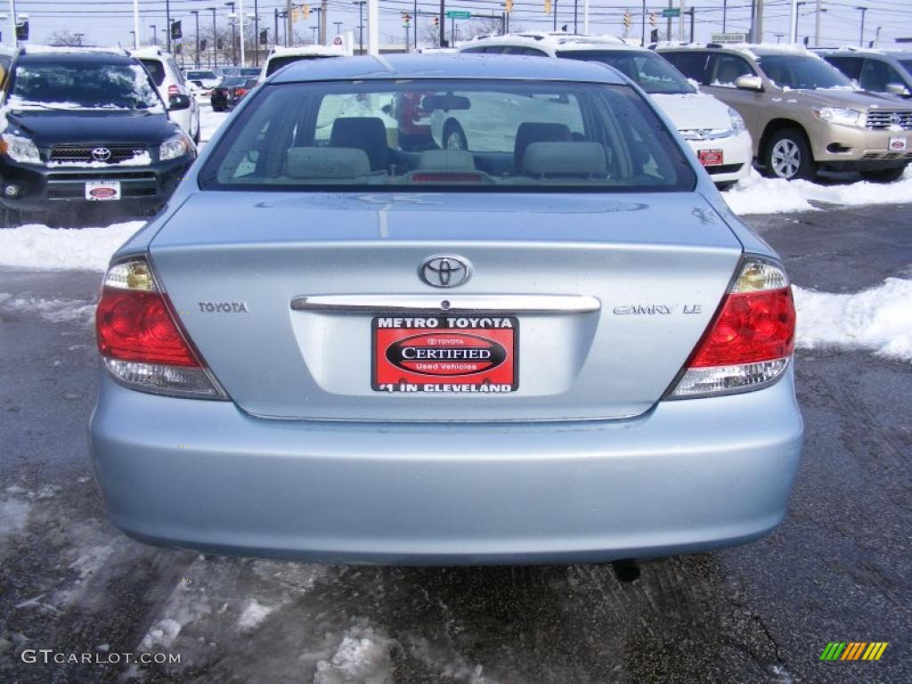 2005 Camry LE - Sky Blue Pearl / Gray photo #4