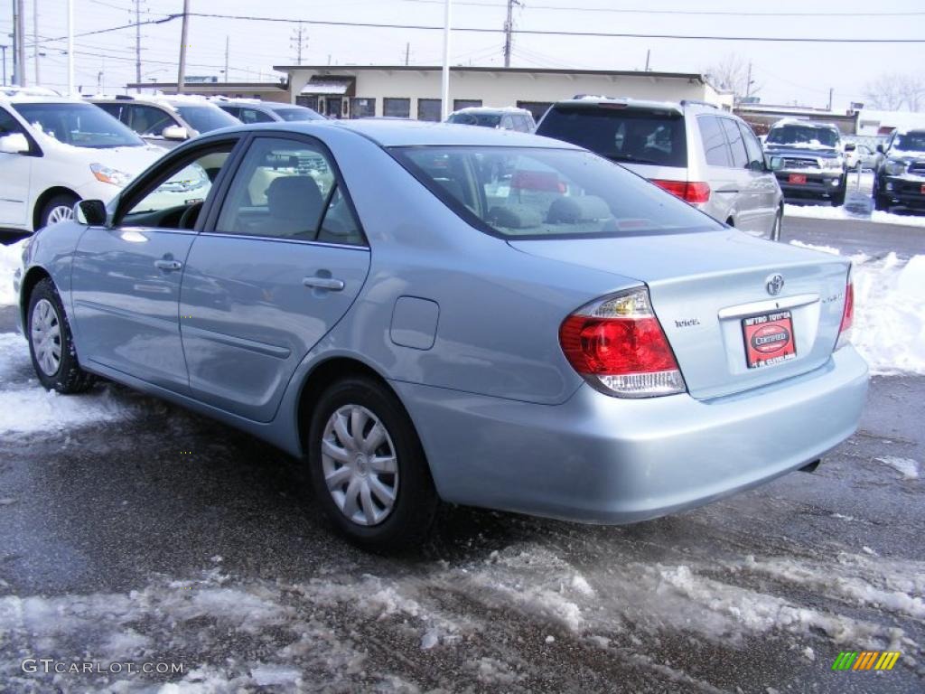 2005 Camry LE - Sky Blue Pearl / Gray photo #5