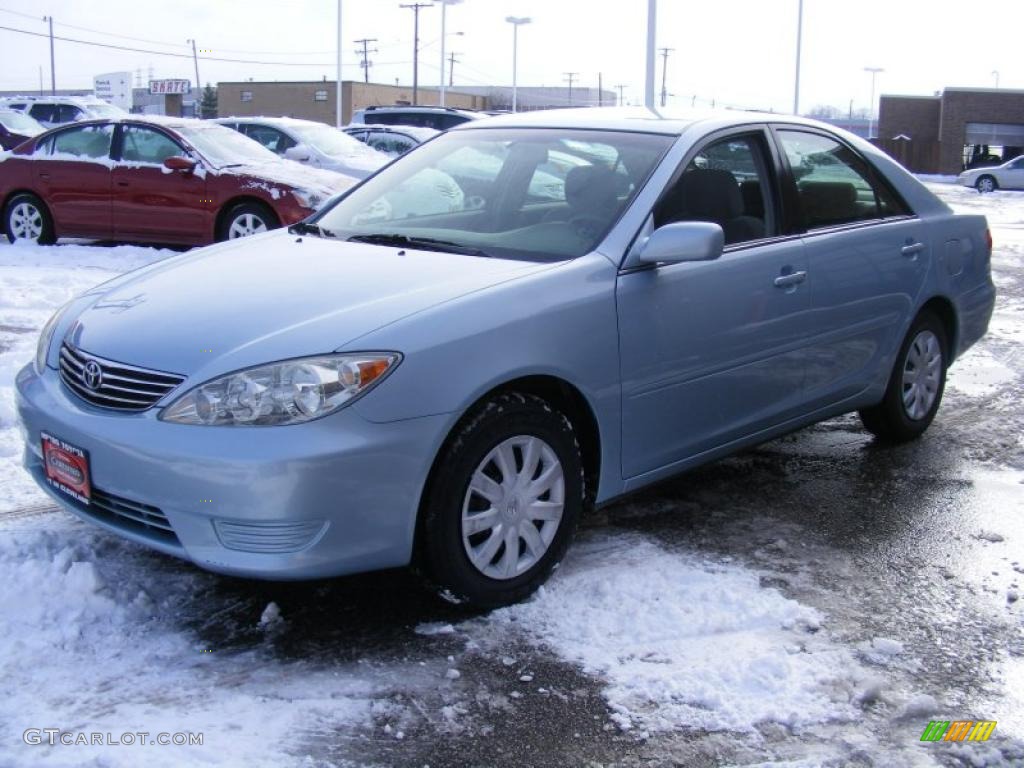 2005 Camry LE - Sky Blue Pearl / Gray photo #7