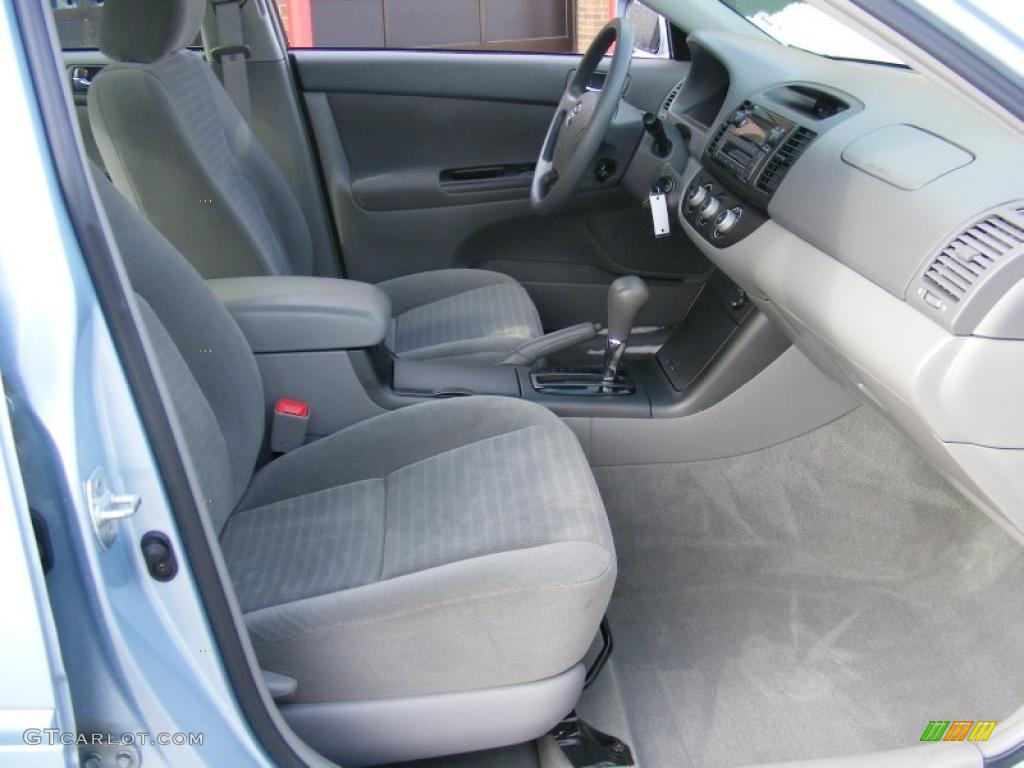 2005 Camry LE - Sky Blue Pearl / Gray photo #13