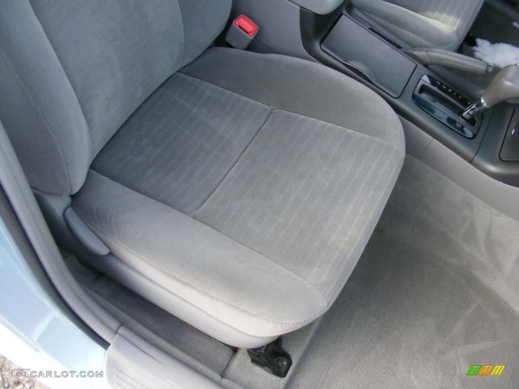 2005 Camry LE - Sky Blue Pearl / Gray photo #14