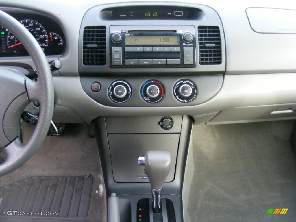 2005 Camry LE - Sky Blue Pearl / Gray photo #19