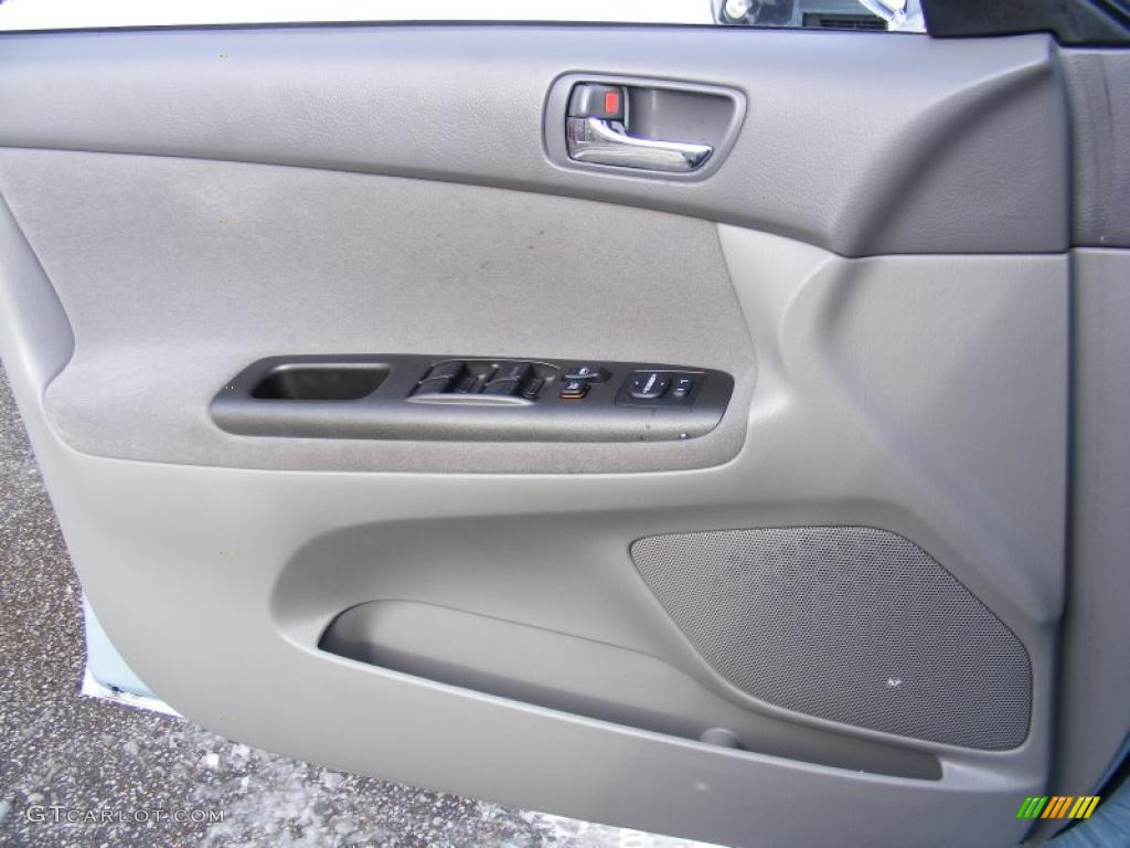 2005 Camry LE - Sky Blue Pearl / Gray photo #24