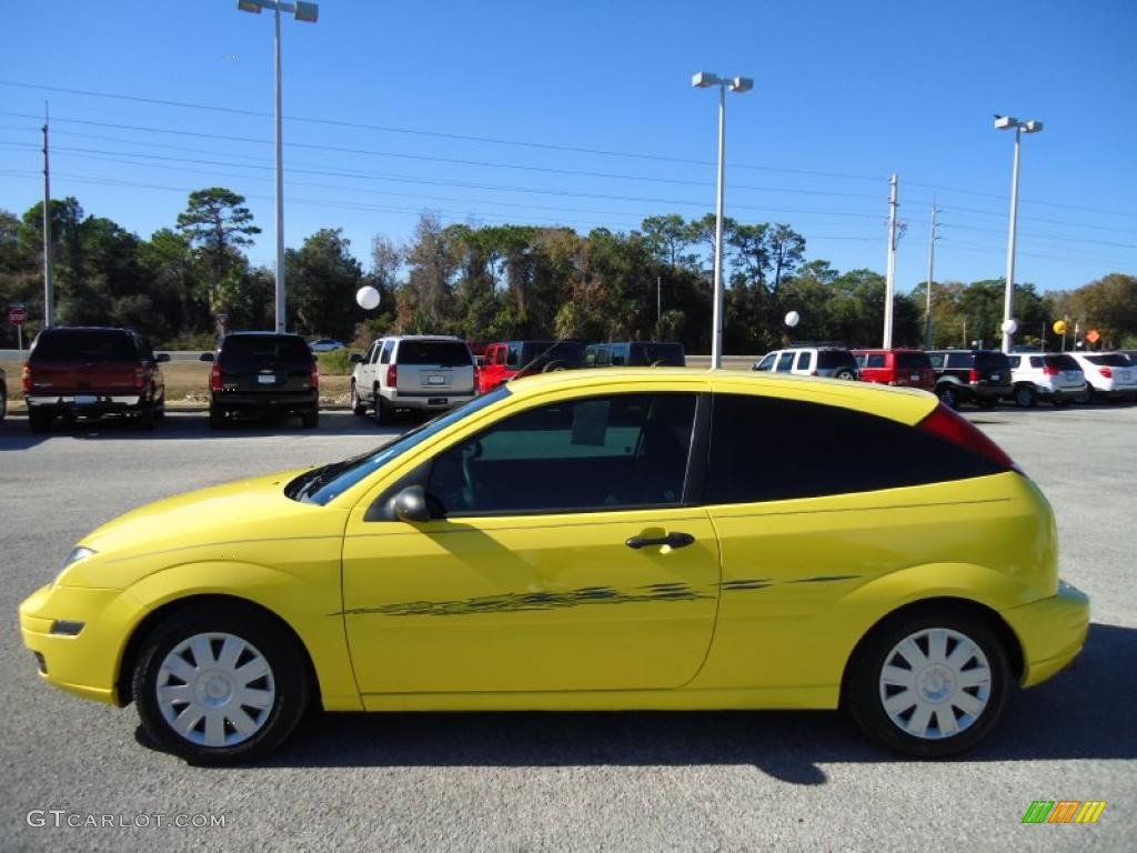 2005 Focus ZX3 S Coupe - Egg Yolk Yellow / Charcoal/Charcoal photo #2