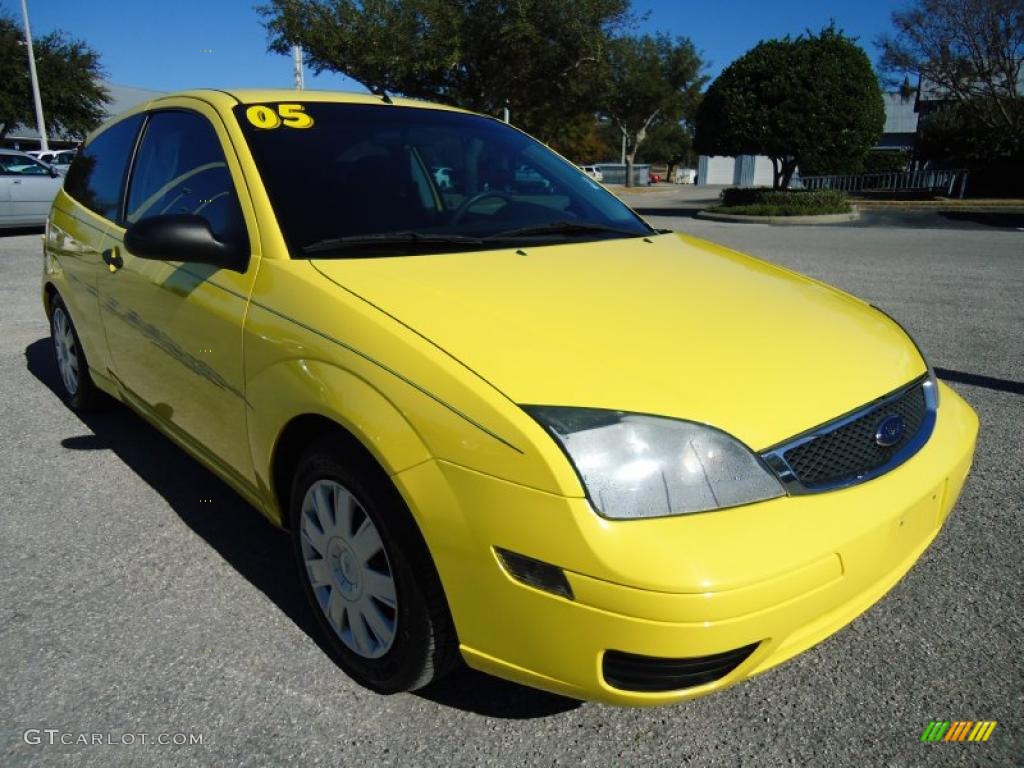 2005 Focus ZX3 S Coupe - Egg Yolk Yellow / Charcoal/Charcoal photo #11