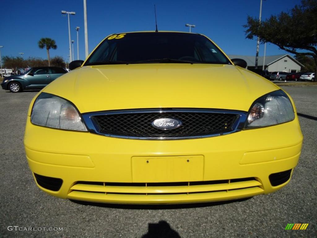 2005 Focus ZX3 S Coupe - Egg Yolk Yellow / Charcoal/Charcoal photo #16