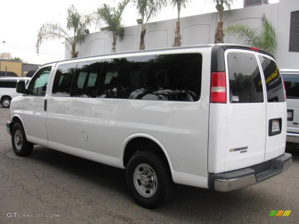 Summit White 2007 Chevrolet Express LS 3500 Extended Passenger Van Exterior Photo #42637792