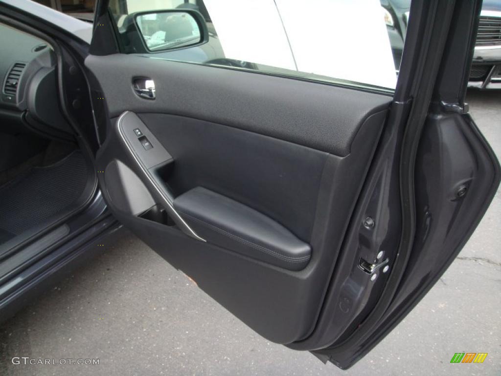2009 Nissan Altima 3.5 SE Coupe Charcoal Door Panel Photo #42645808