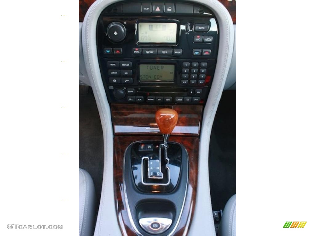 2005 Jaguar XJ XJ8 L Controls Photo #42647896