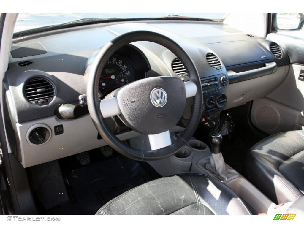 Black Interior 2003 Volkswagen New Beetle GLX 1.8T Coupe Photo #42648352