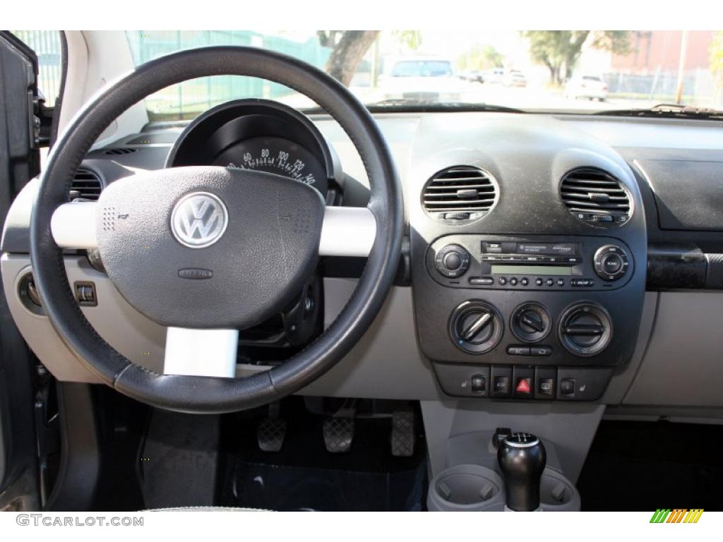 2003 Volkswagen New Beetle GLX 1.8T Coupe Dashboard Photos