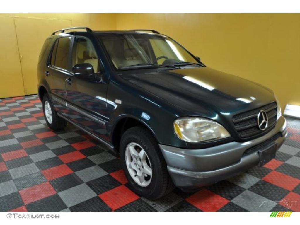 1998 ML 320 4Matic - Brilliant Emerald Metallic / Sand photo #1