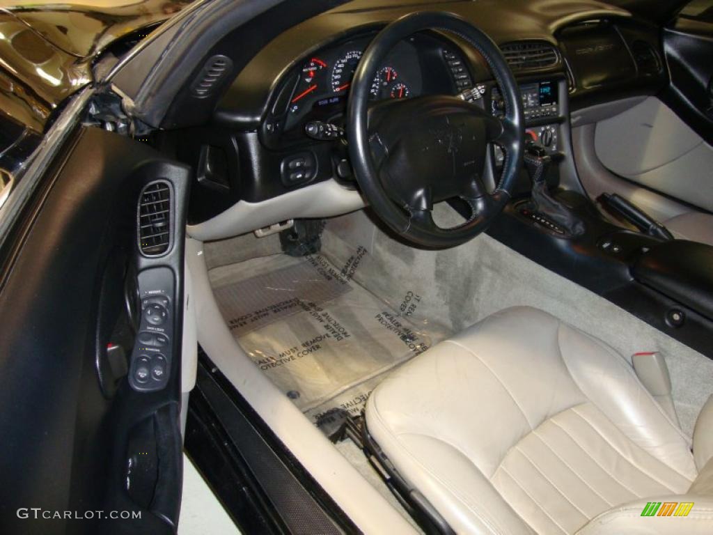 Light Gray Interior 1999 Chevrolet Corvette Coupe Photo #42651812