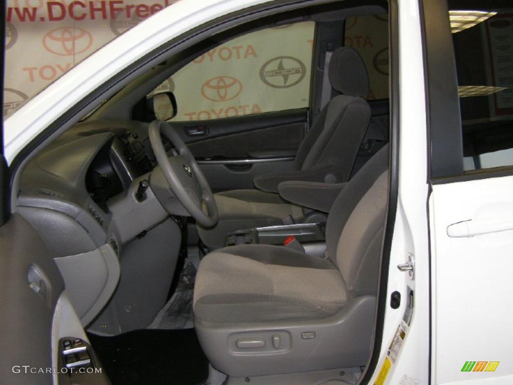 2009 Sienna LE - Super White / Stone photo #8