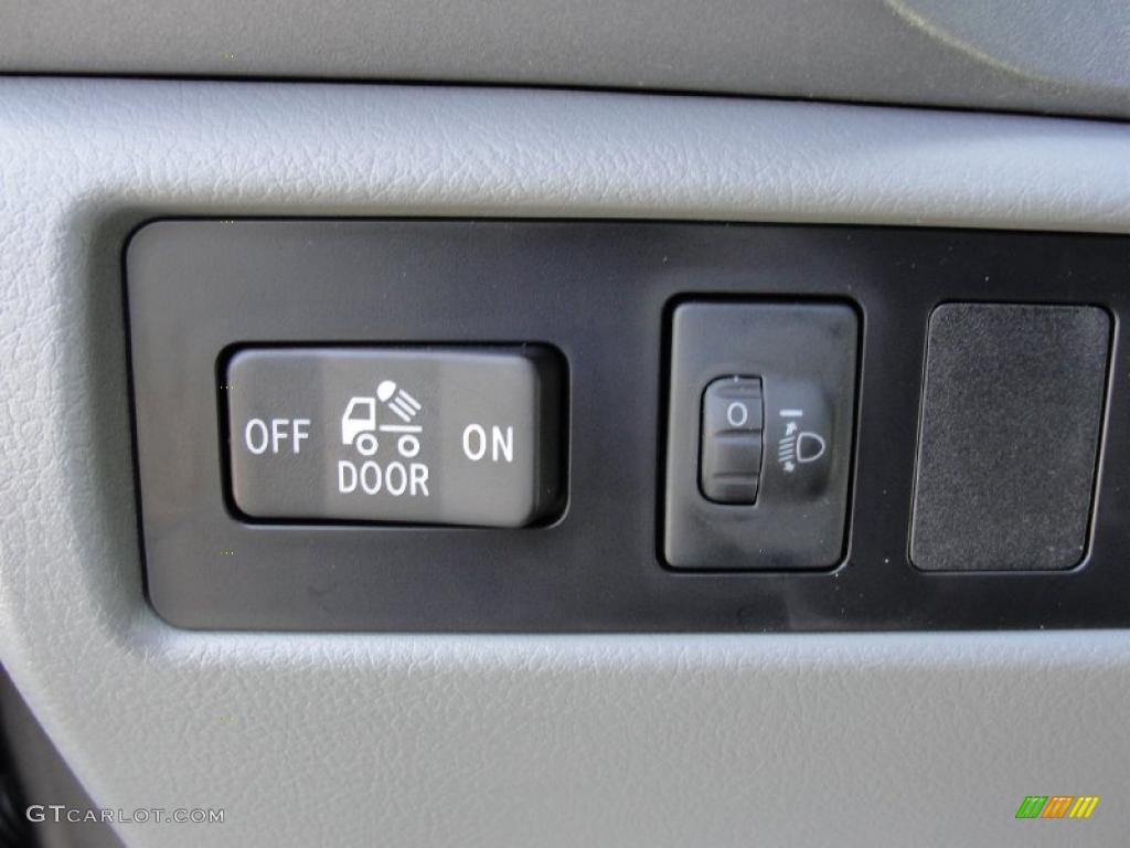 2011 Toyota Tundra Platinum CrewMax Controls Photo #42660248