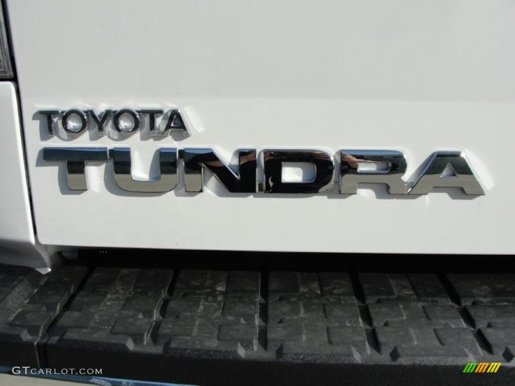 2011 Tundra CrewMax 4x4 - Super White / Graphite Gray photo #15