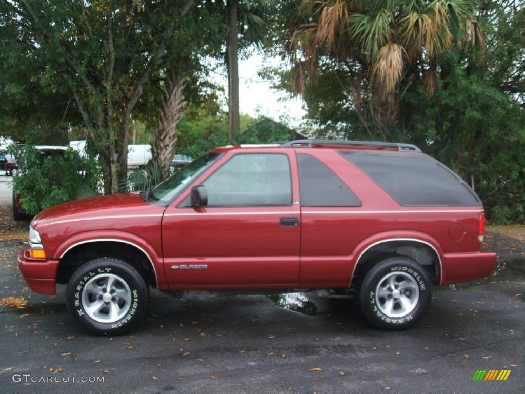Majestic Red Metallic 2001 Chevrolet Blazer LS Exterior Photo #42664805