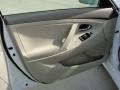 Super White - Camry LE Photo No. 31