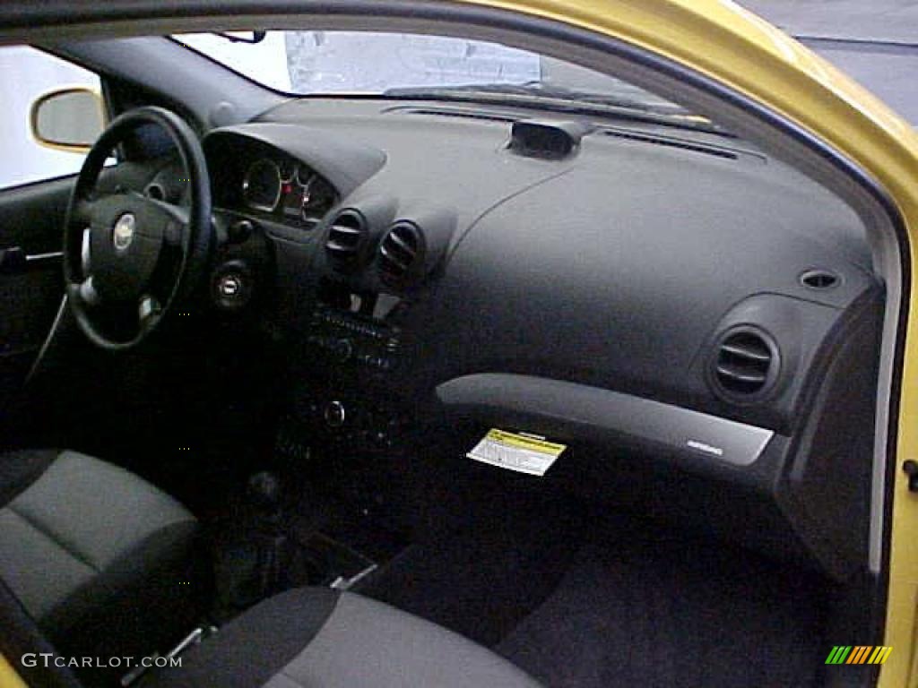 2011 Aveo Aveo5 LT - Summer Yellow / Charcoal photo #7