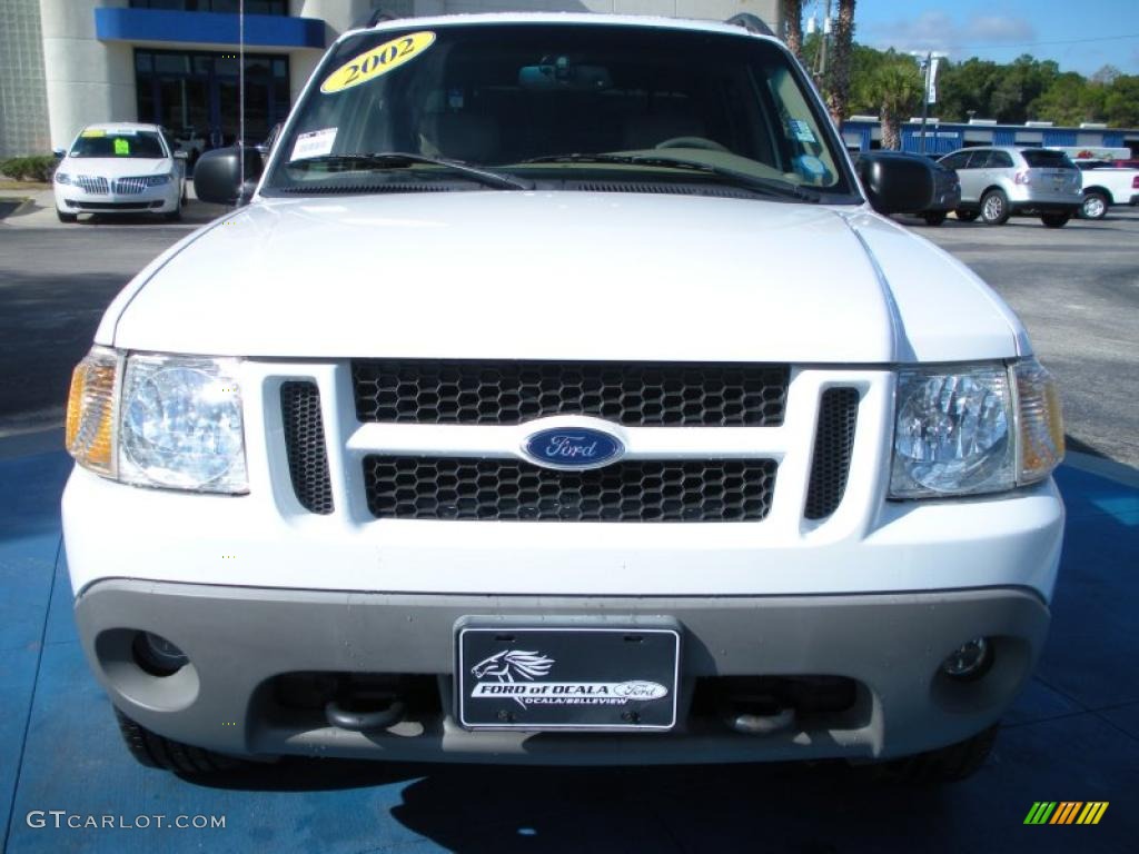 2002 Explorer Sport Trac 4x4 - Oxford White / Medium Prairie Tan photo #8