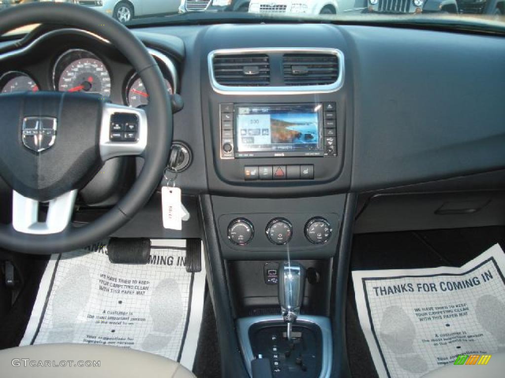 2011 Dodge Avenger Lux Controls Photo #42672738