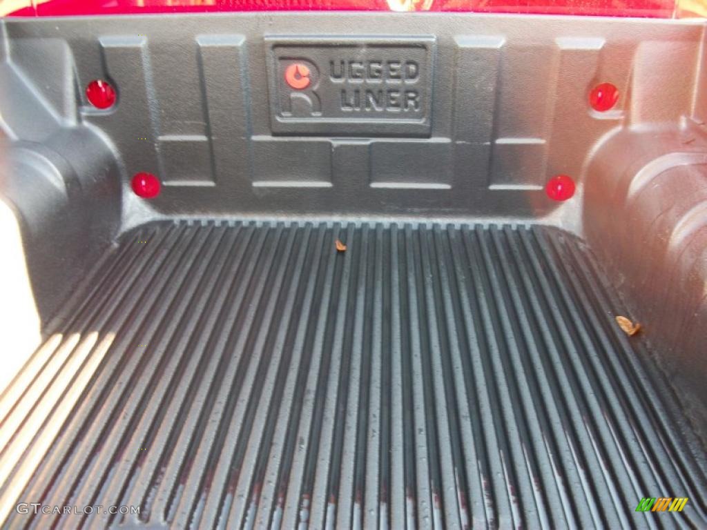 2006 Colorado LT Crew Cab - Victory Red / Very Dark Pewter photo #10