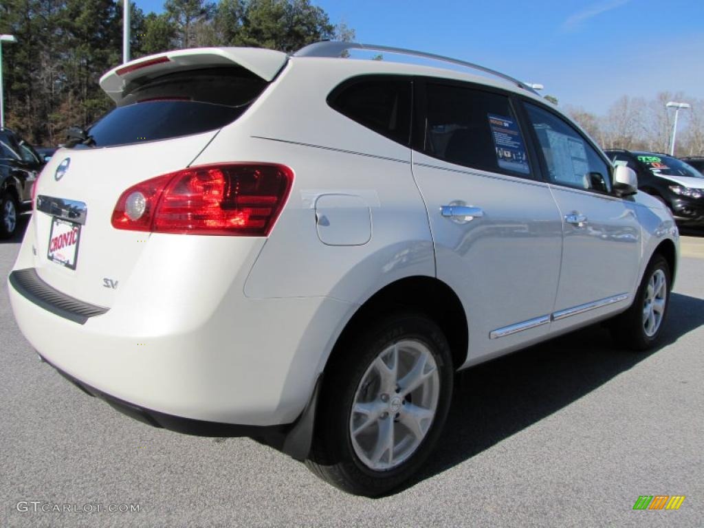 2011 Rogue SV - Pearl White / Black photo #4