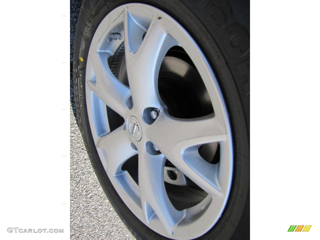 2011 Rogue SV - Pearl White / Black photo #8
