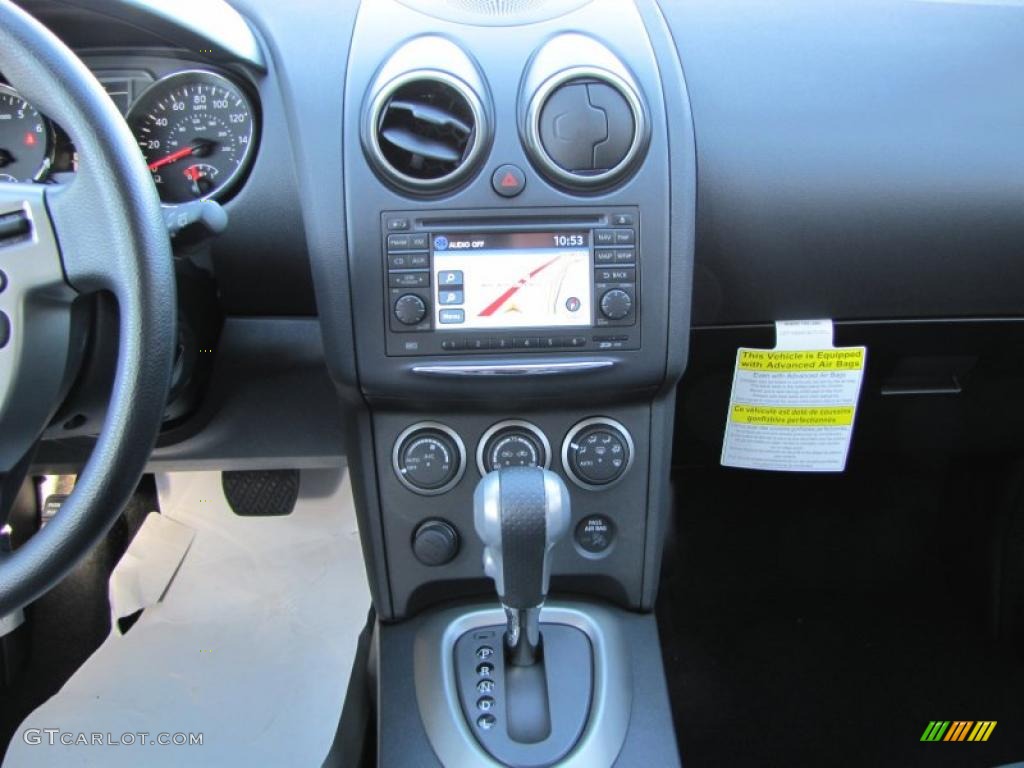 2011 Rogue SV - Pearl White / Black photo #10