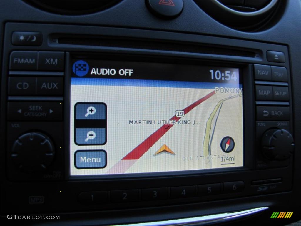 2011 Rogue SV - Pearl White / Black photo #14