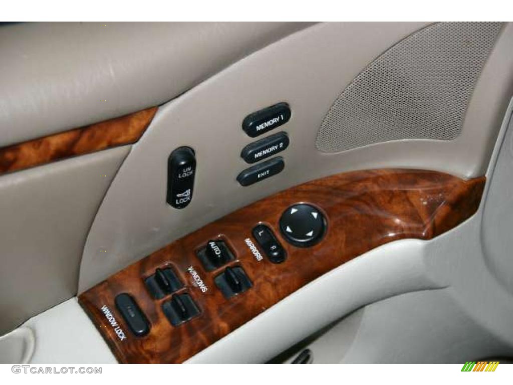 2004 Buick Park Avenue Ultra Controls Photo #42685151
