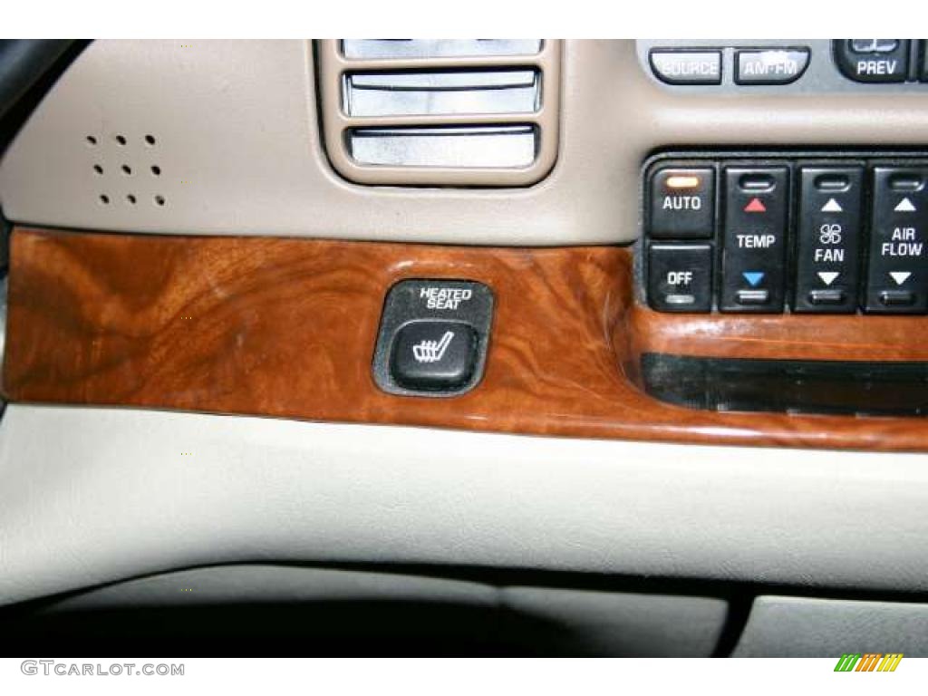 2004 Buick Park Avenue Ultra Controls Photo #42685255
