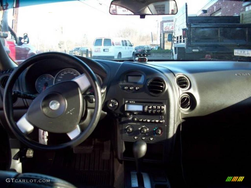 2005 Grand Prix Sedan - Black / Ebony/Dark Pewter photo #8