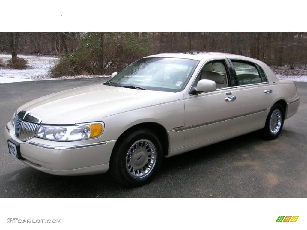 Ivory Parchment Pearl Tri Coat 2000 Lincoln Town Car Cartier Exterior Photo #42686823