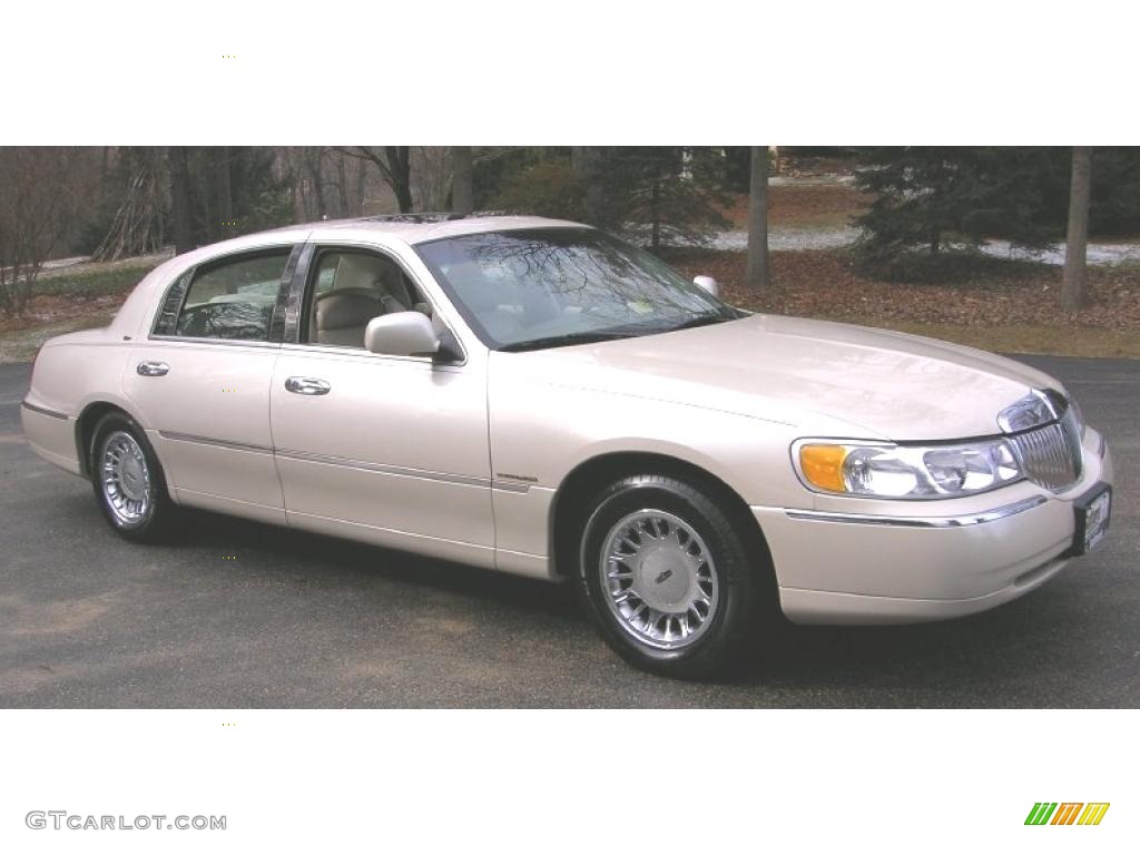 2000 Town Car Cartier - Ivory Parchment Pearl Tri Coat / Light Parchment photo #2