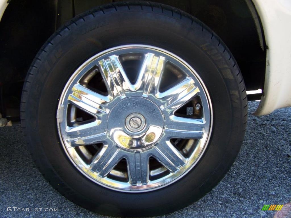 2005 Chrysler Town & Country Limited Wheel Photo #42692859