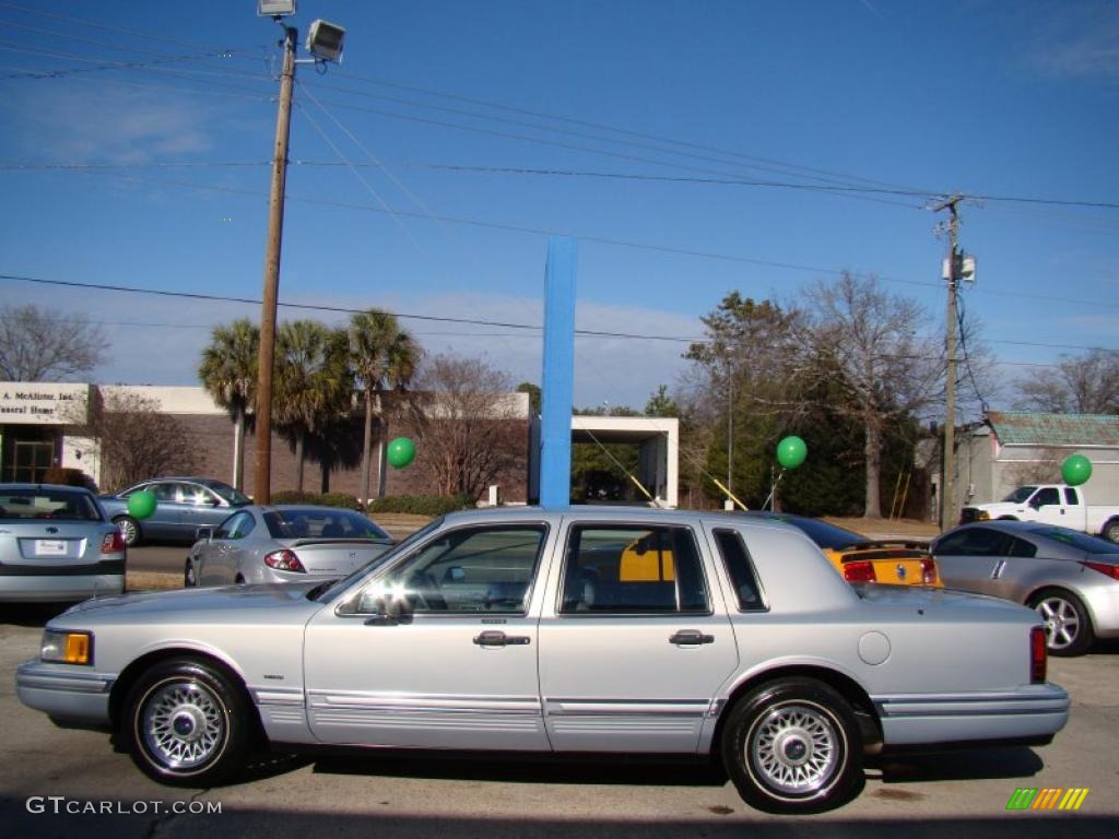 Opal Grey Pearlescent 1994 Lincoln Town Car Executive Exterior Photo #42697195
