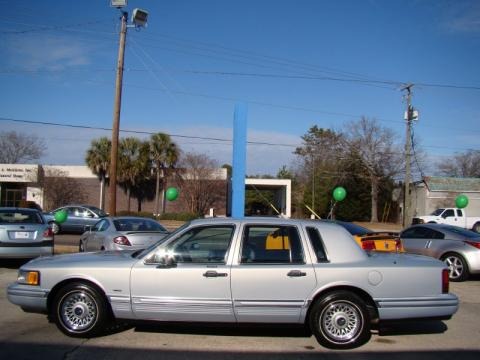 1994 Lincoln Town Car Executive Data, Info and Specs