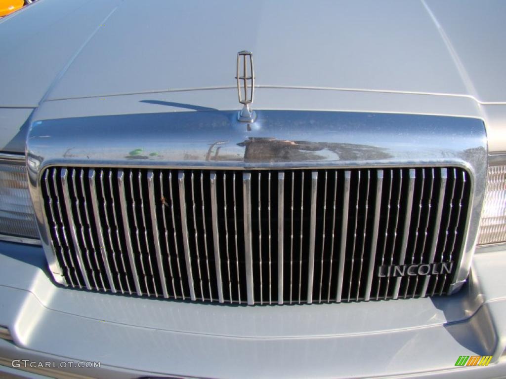 1994 Lincoln Town Car Executive Marks and Logos Photo #42697675